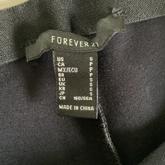 Faux leather shorts - Picture 2 of 3